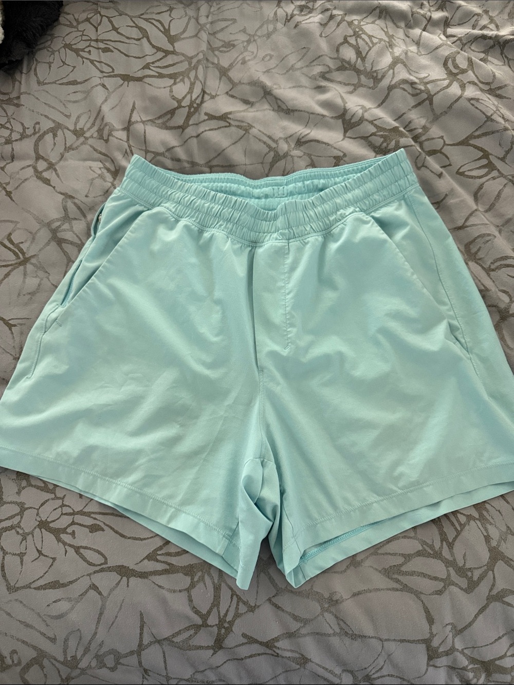 lululemon Mint Green Elastic-Waist Athletic Shorts. Men size medium 5 inch
